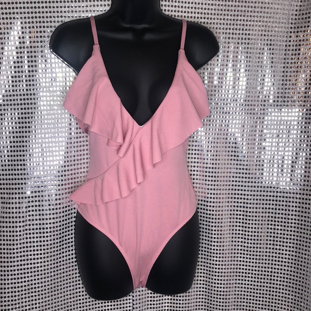 (NWT) 💞 Rose Pink V Neck Swimsuit Adult Size M💞